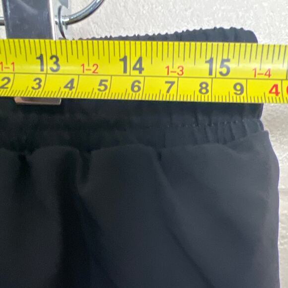 Onset NWT XL Polyester Black Women's Shorts Adjustable Waist - Picture 3 of 5